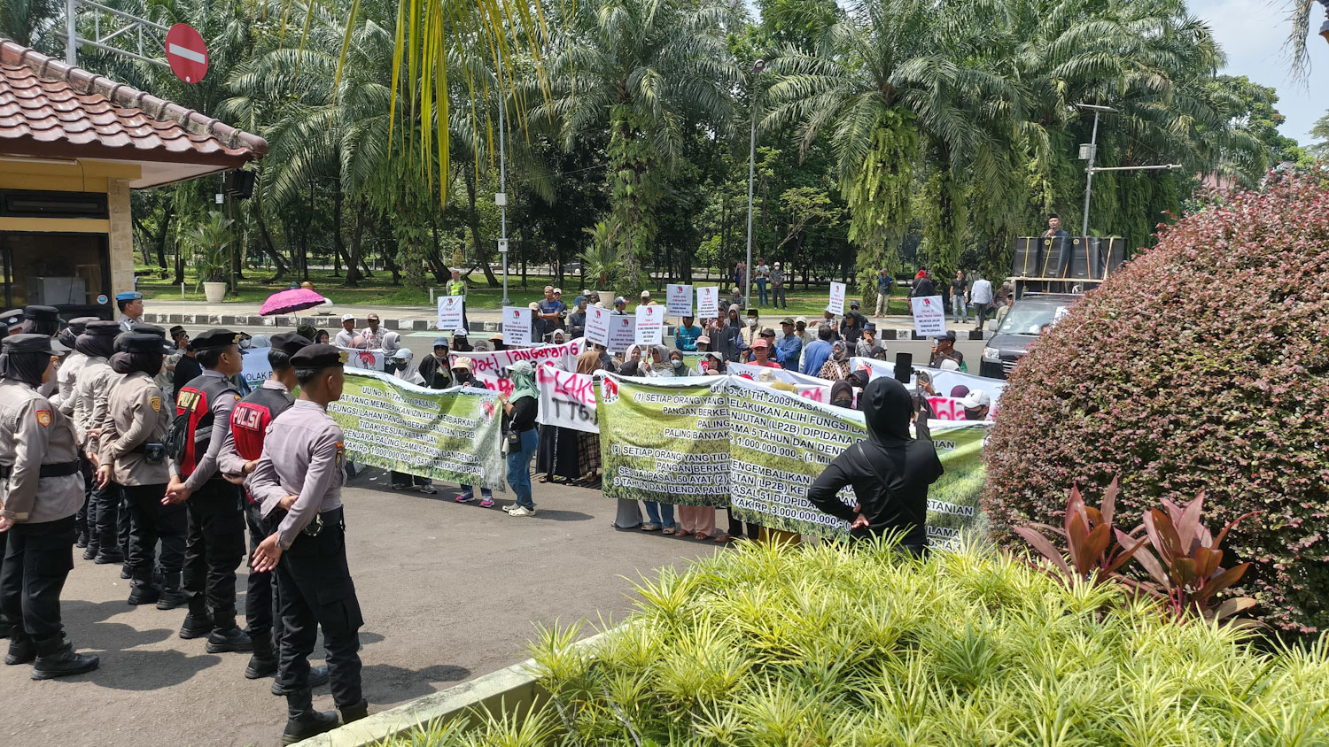 Alih Fungsi Lahan Pertanian di Tangerang Picu Demo Ratusan Warga di Kantor Bupati