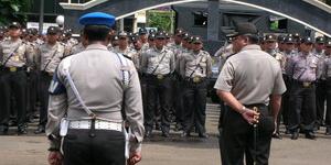  Polisi Tutup U-Turn depan RM Kawali Tangerang 