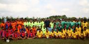 Wahidin  Pimpin Pertandingan Sepak Bola Pemkot Vs Kodim