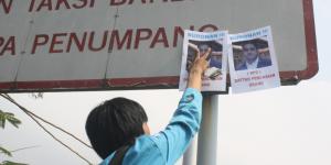 Mahasiswa Sebar Foto Nazzarudin di Bandara