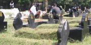 Lahan Sempit, Satu Kuburan di Tangsel untuk 3 Orang