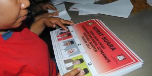 Surat Suara Pilgub Banten di KPU Tangerang Mulai Dilipat