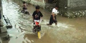 Perumahan Total Persada Mulai Banjir 40 Cm