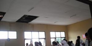 SMP 9 Tangsel, Belum 2 Tahun Atap Rusak 