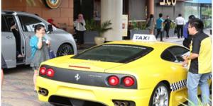 Taksi mewah Ferrari dan Porsche berkeliaran di Jakarta