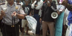 Petani Tambak Demo PLTU Lontar