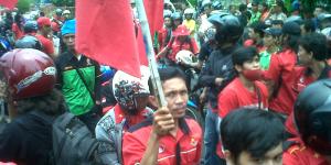 Buruh Sweeping Pabrik & Blokir Jalan ke Puspem Kabupaten Tangerang
