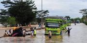   Banjir 1,5 Meter, Akses Tol Tangerang-Merak Dialihkan