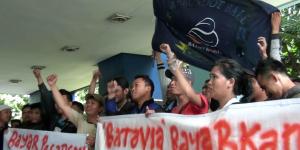 Batavia Mangkir Bayar Gaji, Karyawan Demo di Bandara
