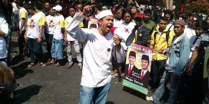 Ratusan Pendukung Abdul Syukur-Hilmi Fuad Penuhi KPU Tangerang
