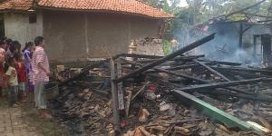 Dua Rumah Terbakar di Pinang, Satu Lansia Luka Bakar