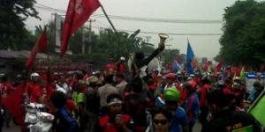 Buruh Tangerang Maksa Ingin Tutup Tol Bitung