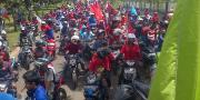 Ancam Bupati Tangerang, Buruh Lumpuhkan Jalan Pemda Tigaraksa 