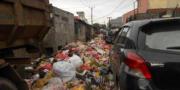 Sampah Menggunung di Pasar Curug