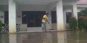 Hujan Sebentar, Kantor Kelurahan di Tangsel Kebanjiran