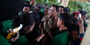 Buruh Demo Tertib, Wali Kota Tangerang Bagikan Umroh