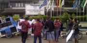 Puluhan Caleg Demo KPU Kota Tangerang