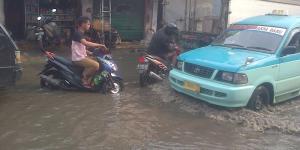 Selokan Sempit, Cibadak Tangerang Banjir