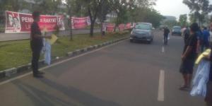 Orang-orang ini Rela Berbagi Takjil untuk kemenangan Jokowi-JK