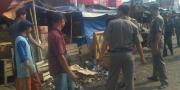 Truk Operasional Rusak, Sampah Pasar Cikupa Menumpuk      