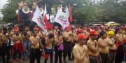 Tolak BBM, Buruh Tangerang Telanjang Dada