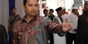 Arief Keluhkan Perbaikan Jalan Rusak Pemprov Banten   