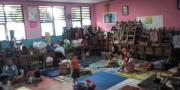 Warga Korban Banjir Tangerang Ngungsi ke Gedung Sekolah