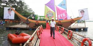 Dekorasi Perahu Layar Meriahkan Festival Tangerang Bersih