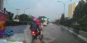 Diguyur Hujan, Kota Tangerang Banjir & Macet Parah 