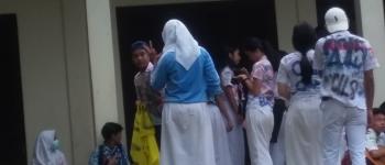 Usai UN, Siswa-siswi SMP di Tangsel tetap Corat-coret