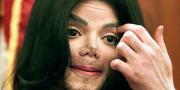 9 Foto Michael Jackson yang memperlihatkan perubahan wajahnya 