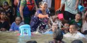 Ritual Keramas Bersama di Cisadane Tangerang Masih Terjaga