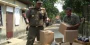 Satpol PP Kota Tangerang 'Tipu' Ibu-ibu penjual miras