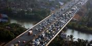 Arus Balik melalui Tol Tangerang Menuju Jakarta Membludak