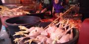 Harga Daging Ayam Tinggi, Pedagang di Tangerang Merugi   