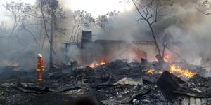 Gudang Limbah Plastik di Neglasari Tangerang Ludes Terbakar