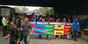 Buruh Blokir Jalan di Tol Bitung Tangerang 