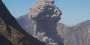 Debu Vulkanik Gunung Rinjani Lumpuhkan Lombok