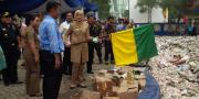 4.088 Botol Miras dan 10 Juta Batang Rokok Dimusnahkan di Alam Sutera
