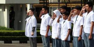 Jadi Dokter Klinik Pancasila, Zaskia Upacara bareng Anak SMA