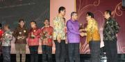 Bupati Tangerang Kembali Raih Penghargaan SINDO Weekly