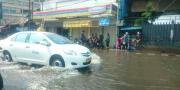 Banjir Sebabkan Kendaraan Tak Bergerak Cikokol-Kebon Nanas Tangerang 