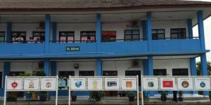 Bangunan SMA Negeri 15 Kota Tangerang Miring