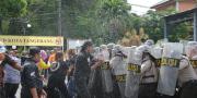 Pengunjuk Rasa Bentrok dengan Petugas Polres Tangerang 