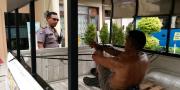 Pria Kekar Bertato Ini Mengamuk dan Bikin Resah Warga Jatiuwung Tangerang    