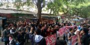 Mahasiswa UMT Tangerang Tolak Kebijakan Kampus 