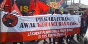 Puluhan Massa PDIP Pulang Setelah ditemui Ketua KPU Tangerang