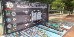 Smartphone Bikin Minat Baca Menurun. Mahasiswa Tangerang  Gelar Perpustakaan outdoor