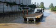 Banjir, Kawasan Industri Olex Belum Surut