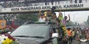 Kota Tangerang dapat Adipura, Petugas Kebersihan Arak Piala